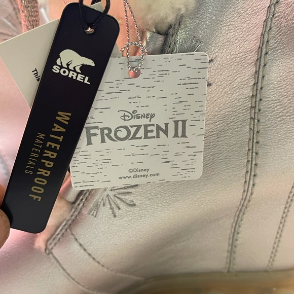BNIB Sorel Disney Frozen Collection Silver - Picture 4 of 9